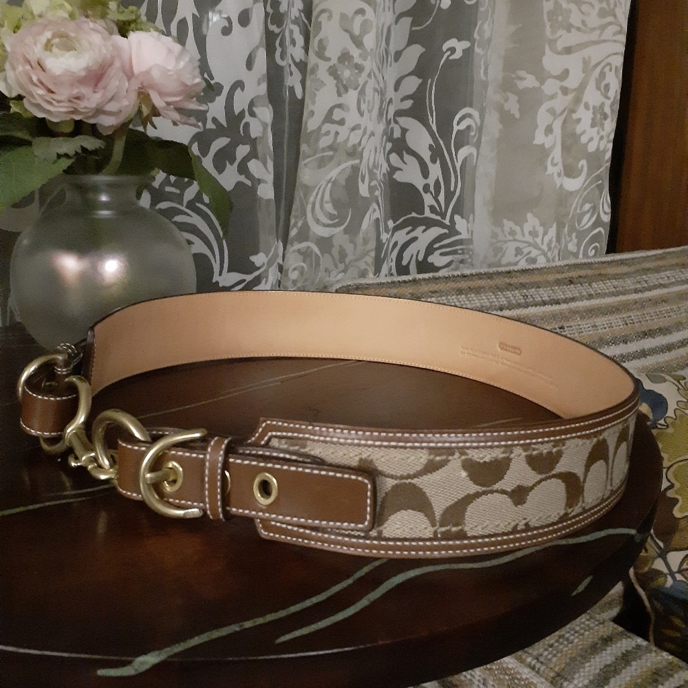 Authentic Coach adjustable hook belt